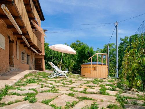 Jardín al aire libre en Holiday Home Poderi Alugi Serravalle by Interhome