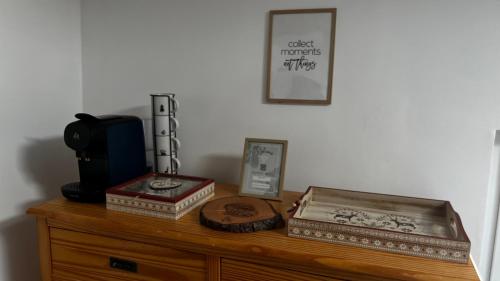 a wooden table with various items on top of it at Appartement style chalet proche Cité Carcassonne & lac de la Cavayère in Trèbes