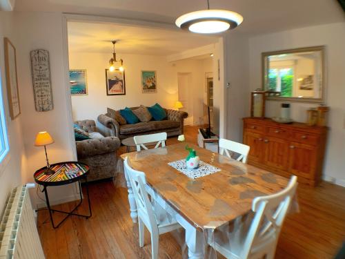 3 bed family house with garden in charming estuary village