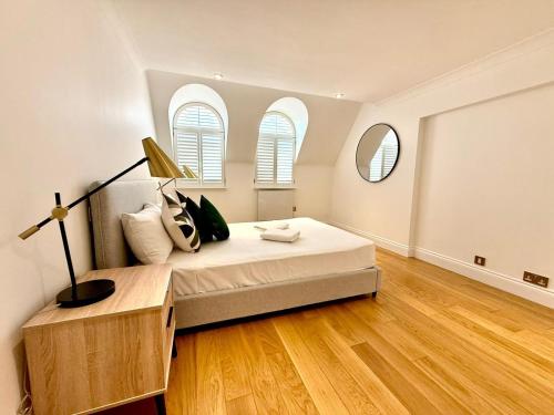 Ένα ή περισσότερα κρεβάτια σε δωμάτιο στο Covent Garden Apartments