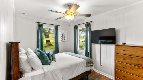 Postel nebo postele na pokoji v ubytování Savannah River Port House