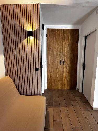 Photo de la galerie de l'établissement Studio en RDC avec terrasse jardin et parking, à Cavalaire-sur-Mer