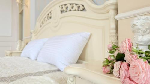 Ένα ή περισσότερα κρεβάτια σε δωμάτιο στο White Garden