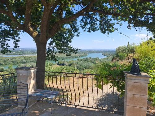 VILLA au calme VUE MAGNIFIQUE entièrement climatisée et piscine