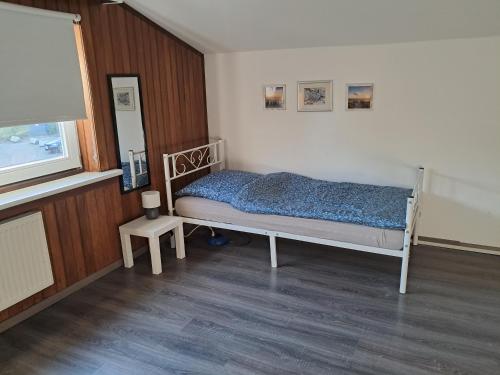 Postel nebo postele na pokoji v ubytování Neumünster Tati