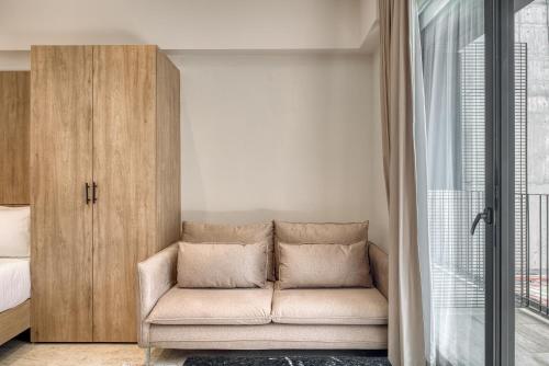 a living room with a couch and a window at Myla Chapultepec in Mexico City