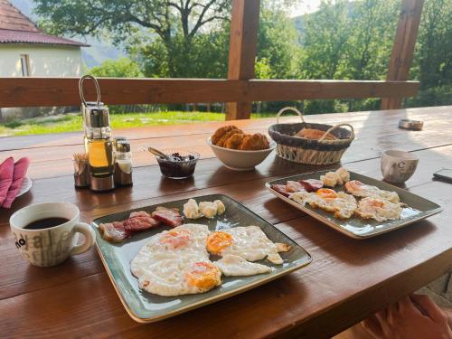 a wooden table with two plates of food on it at Seosko domaćinstvo Aprcović in Pluzine