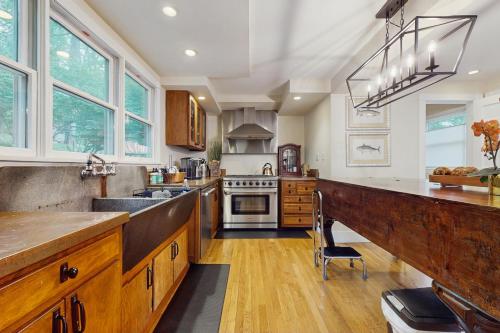 Dapur atau dapur kecil di Little River Retreat