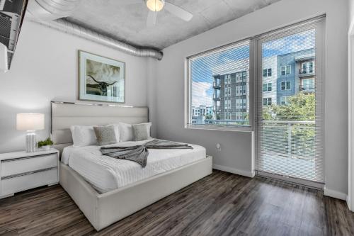 Katil atau katil-katil dalam bilik di Sun and Culture St Pete 2BR Next to the Action