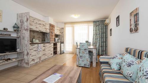 Η κουζίνα ή μικρή κουζίνα στο Lora boutique