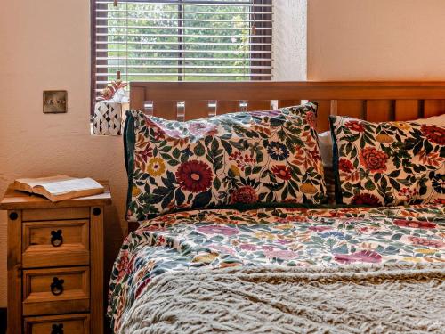 Ένα ή περισσότερα κρεβάτια σε δωμάτιο στο 1 Bed in Gower 74221