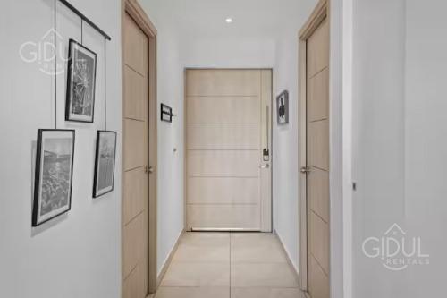 Gambar di galeri bagi Modern apt with stunning city and mountain views di San Salvador