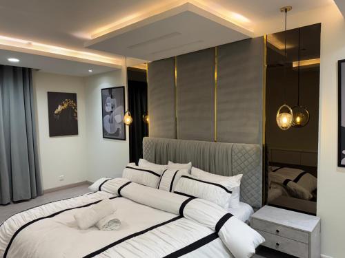 Gallery image of Goldcrest Luxe Living - 5 Star Serviced Apartments, DHA Lahore in Lahore