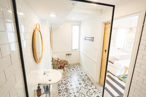 Et badeværelse på Old Town Heritage Lofts Bangkok