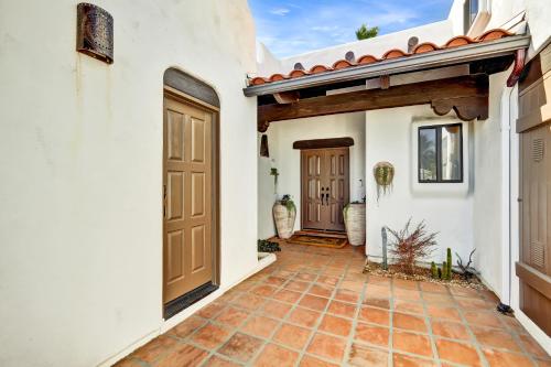 a courtyard entrance to a house with a door at Luxury 5 bedroom Wine Retreat Fallbrook Villa sleeps 12 in Fallbrook