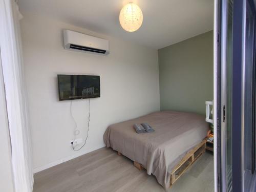 Postel nebo postele na pokoji v ubytování Le Rocamadour, duplex éco-conçu, 2 terrasses privatives