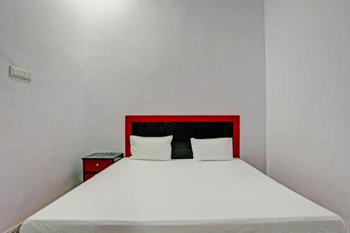 Una cama o camas en una habitación de Hotel O THE KING HEAVEN