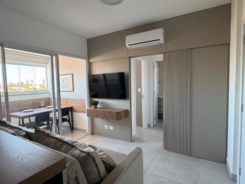 Μια τηλεόραση ή/και κέντρο ψυχαγωγίας στο Conforto, praticidade e vista incrível – perto do centro de Bauru