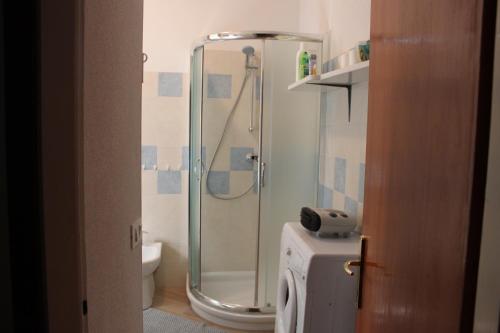 a bathroom with a shower and a toilet at Al Bait de Giò in Bormio