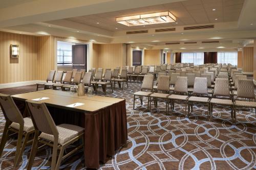 a large room with rows of tables and chairs at Le Centre Sheraton Montreal Hotel in Montréal