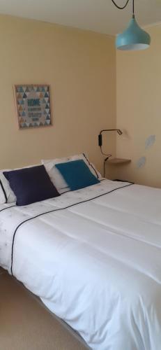 Chambre indépendante et coin repas proche Futuroscope et Civaux