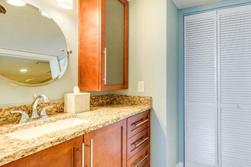 Fotografie z fotogalerie ubytování Gulf-View Condo with Beach Access in Hudson v destinaci Hudson