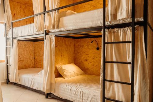 Postel nebo postele na pokoji v ubytování Kualena Hostal