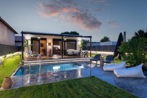 AURA sophisticated living