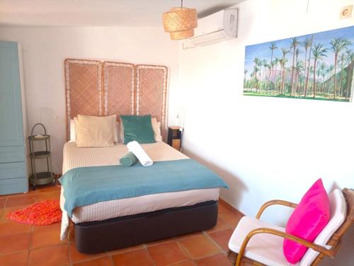 The Alicante Old Town artist workshop, Impressive rooftop, terrace with amazing city views and sea views, BBQ, Air conditioner, Wifi