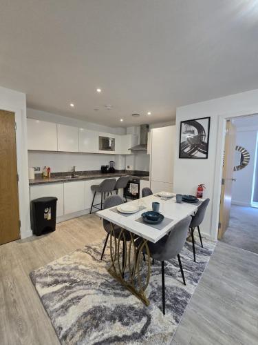 Mega9 Luxury 2Bedrooms Apartment - 2Baths, 2Toilets photo 12