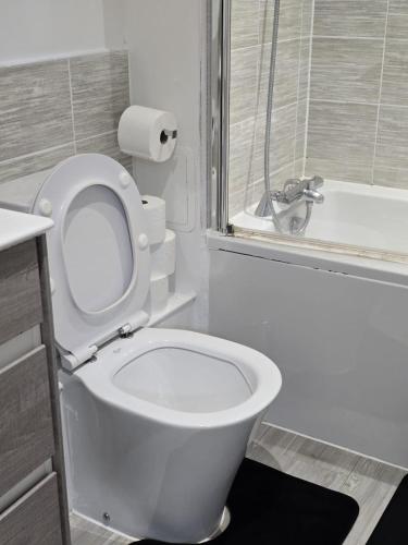 Mega9 Luxury 2Bedrooms Apartment - 2Baths, 2Toilets photo 14