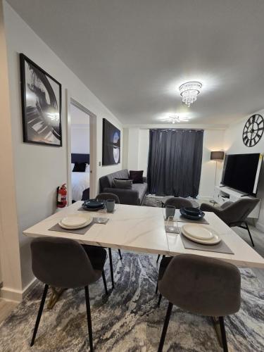 Mega9 Luxury 2Bedrooms Apartment - 2Baths, 2Toilets photo 16