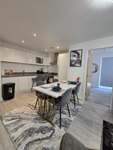 Mega9 Luxury 2Bedrooms Apartment - 2Baths, 2Toilets photo 19