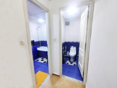 Ένα μπάνιο στο Marina Suite Apartment