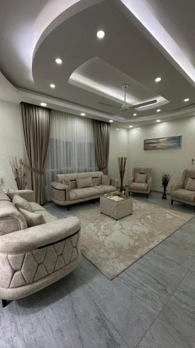 a large living room with couches and a table at oman farsi in Maţār as Sīb ad Duwalī