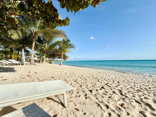 Tropical Escape with 3 Pools & Private Beach Club Aqua Esmeralda