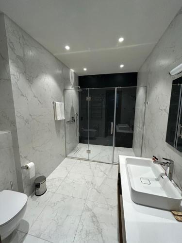 Ένα μπάνιο στο Sea Breeze White Residence apart 210