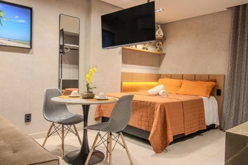 Postel nebo postele na pokoji v ubytování Flat a 50m da praia, com cozinha completa, estacionamento, recepção 24h, academia, lavanderia, Wi-Fi, mini mercado, Rooftop com piscina, churrasqueira e vista incrível