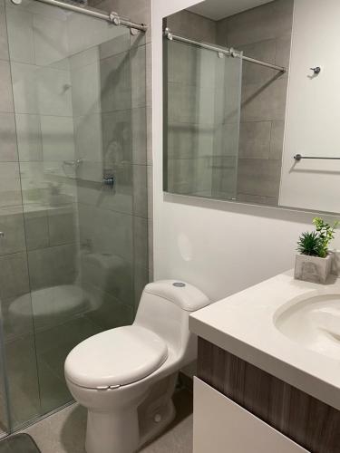 Ένα μπάνιο στο Apartamento en Bogota - Excelente ubicación