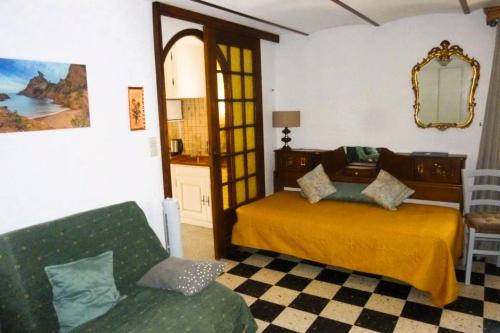 Photo de la galerie de l'établissement Apartment with garden 600 metres from the sea, à La Ciotat