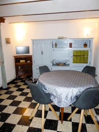 Photo de la galerie de l'établissement Apartment with garden 600 metres from the sea, à La Ciotat