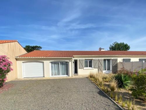 **Maison 3 pièces avec jardin à 350m du bord de mer - Wifi, terrasse, parking** - FR-1-231-220