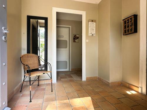 Villa Charentaise avec Piscine Privée - Jusqu'à 12 Pers. - FR-1-705-89