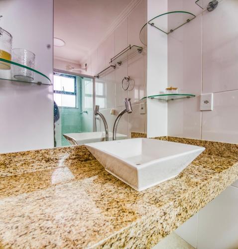 Ένα μπάνιο στο Cobertura Praia do Forte, 2 Vagas, Cama King