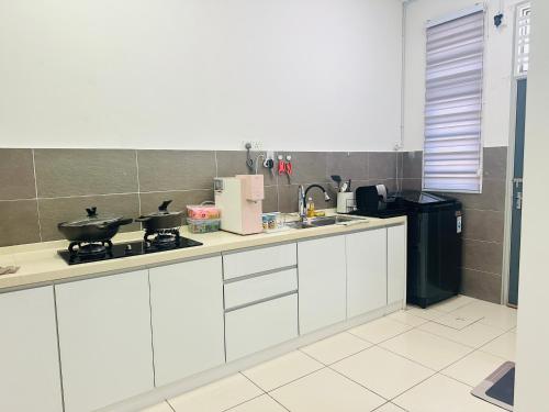 Dapur atau dapur kecil di 8pax 民宿ktv kid play pool 温馨房子near cheng melaka