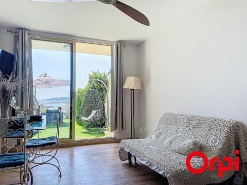 Photo de la galerie de l'établissement Appartement avec terrasse, jardin et piscine à Menton - FR-1-647-47, à Menton