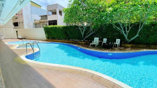 Πισίνα στο ή κοντά στο Baan Klang Condo Hotel Hua Hin