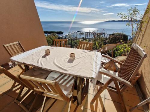 Photo de la galerie de l'établissement Appartement 4 pièces climatisé, piscine, accès plage, 6 pers, Saint-Maxime - FR-1-780-25, à Sainte-Maxime