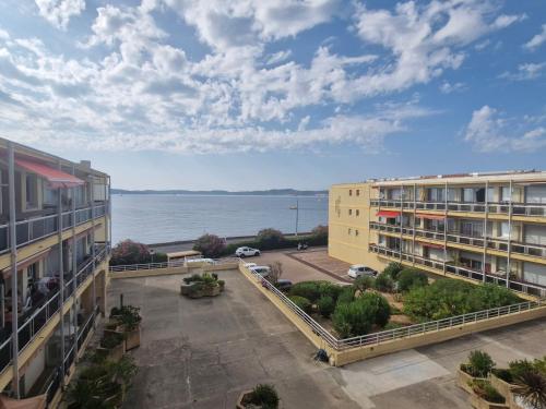 Appartement climatisé 2 pièces avec vue mer, centre-ville Sainte-Maxime, animaux acceptés