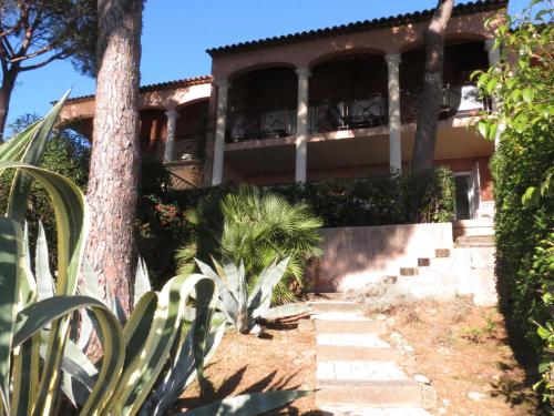 Appartement 2 pièces avec piscine et garage, animaux acceptés à Sainte-Maxime